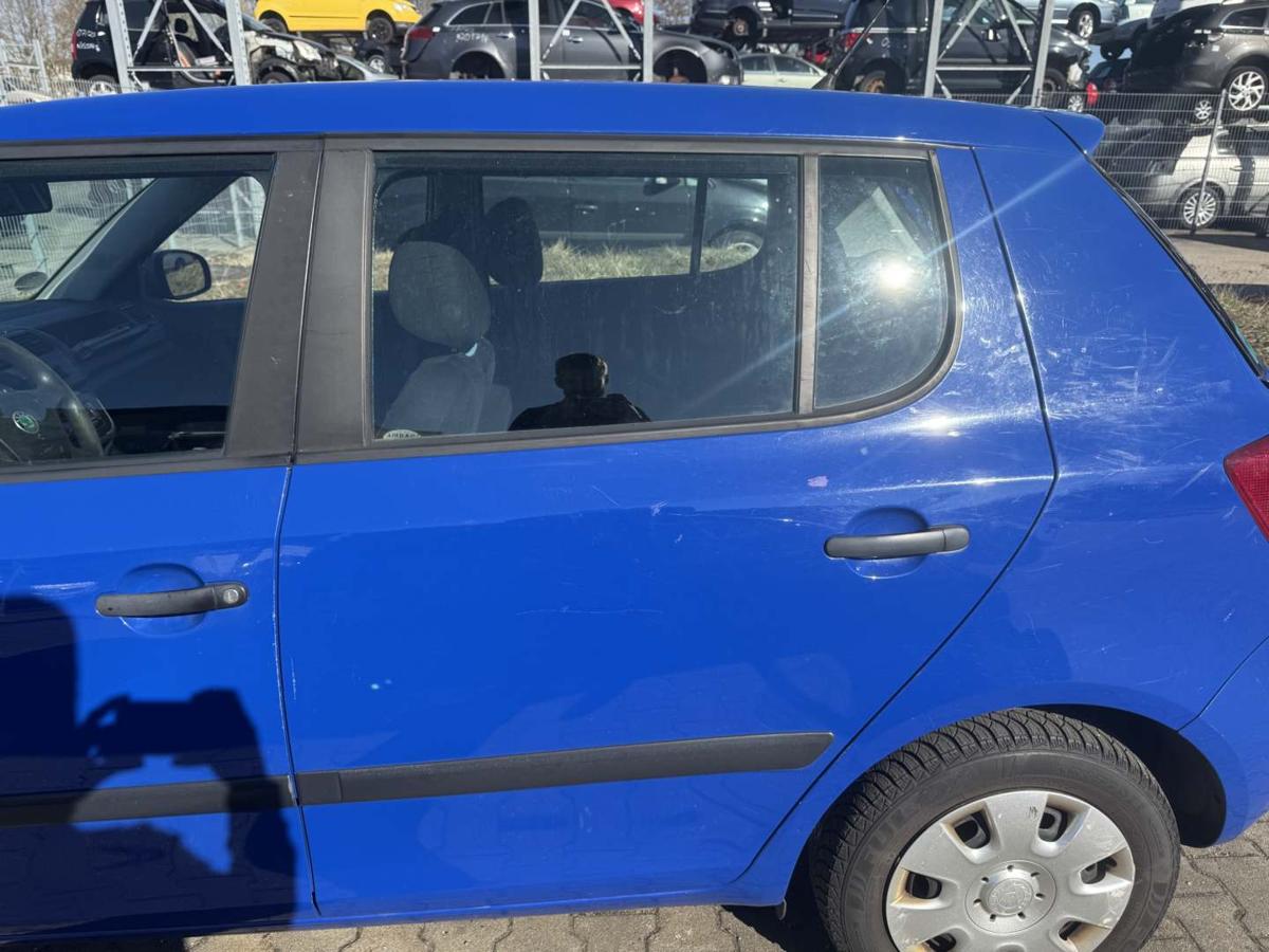 Skoda Fabia 2 5J original T&uuml;r hinten links LF5K Dynamic Blue Flie&szlig;heck Rohbau Bj.2009